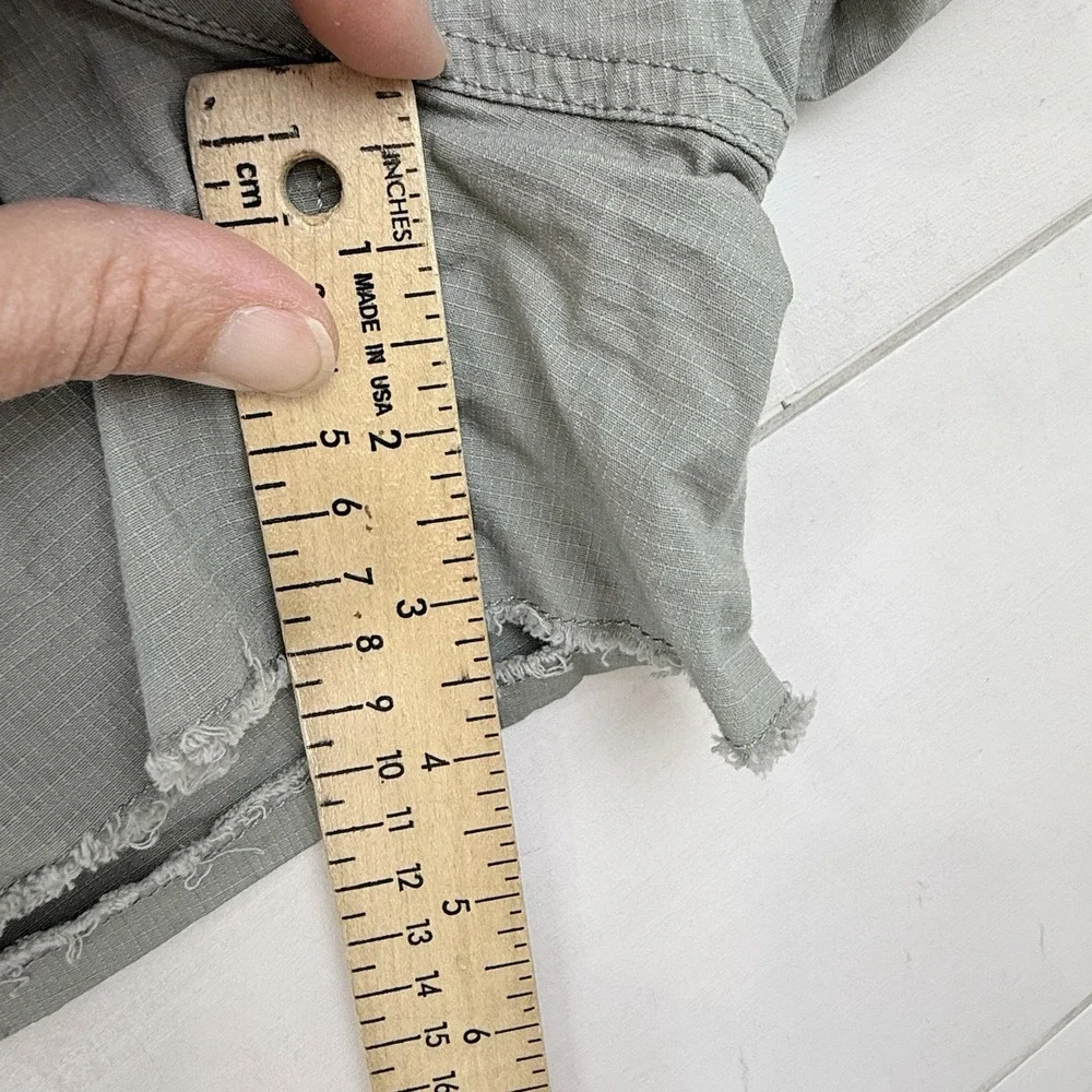 Vuori Shorts Women XL Sage Green Ripstop Raw‎ Hem Drawstring
